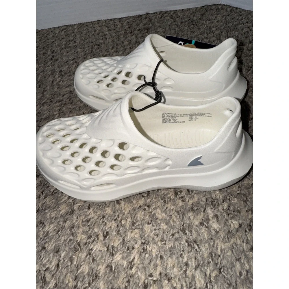 Shark Rugged Kids Water Shoes Kids Size 10 White, Beach Pool Lake